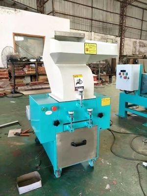 SKD-11 Granulator ความเร็วสูง 3.75KW เครื่องบดย่อยพลาสติกสำหรับการตัดข้อบกพร่อง