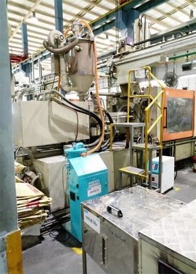 เครื่องบรรทุกอัตโนมัติที่ควบคุมโดย PLC สําหรับการขนพลาสติกเพลเลต