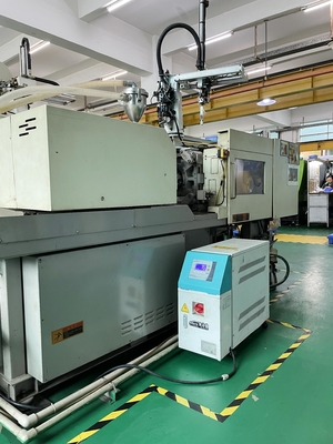 ประเภทน้ำมัน 380V 50Hz ตัวควบคุมอุณหภูมิแม่พิมพ์สำหรับการผลิตชิ้นส่วนพลาสติก
