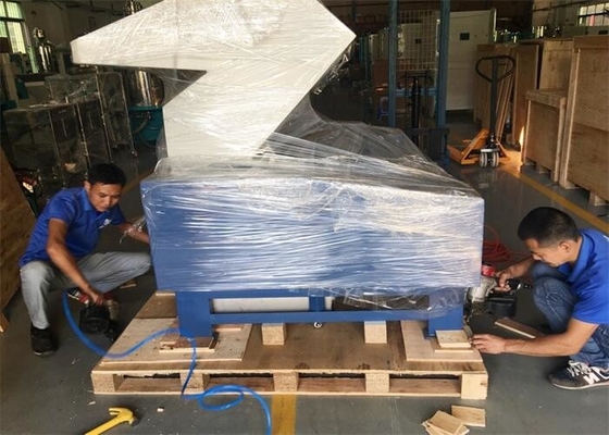 เครื่องหั่นย่อยพลาสติกความเร็วสูงส่วนกลาง 50 Kg / H - 500 Kg / H ความจุ