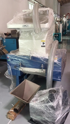 เครื่องหั่นย่อยพลาสติกความเร็วสูงส่วนกลาง 50 Kg / H - 500 Kg / H ความจุ