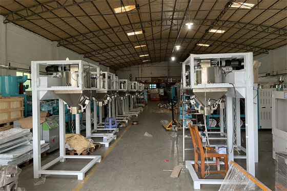 เครื่องบรรจุเม็ดกึ่งอัตโนมัติชั่งน้ำหนักบรรจุซ้อนสำหรับพลาสติก TPU PVC